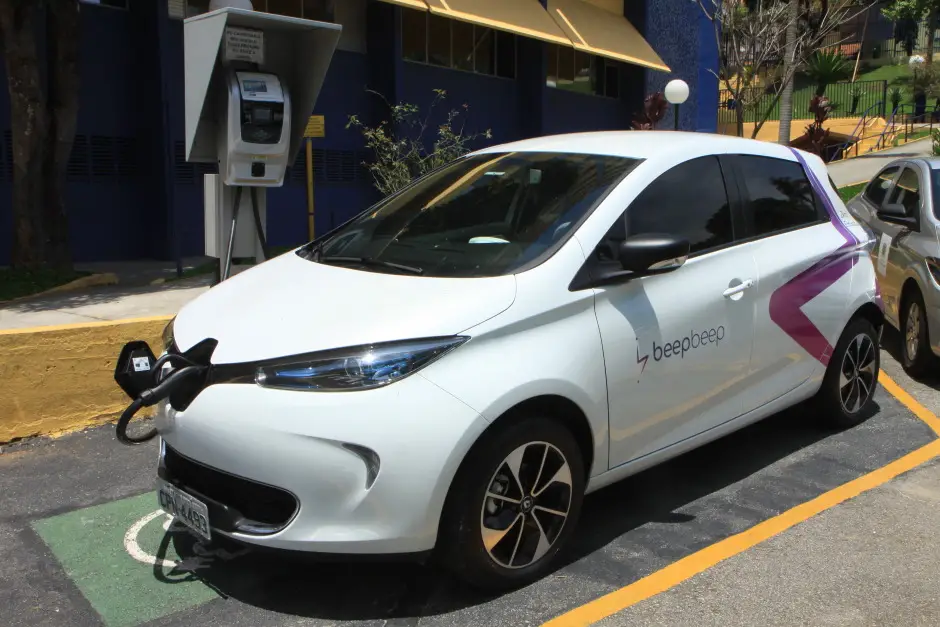 Carros elétricos compartilhados-urbanova