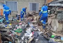 Prefeitura recolhe mais de dez toneladas de materiais em casa de acumulador no Campo dos Alemães