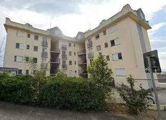 Moradores denunciam água com indícios de contaminação em prédio no Urbanova