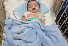 Após mais de um ano internado, bebê deixa hospital e vai para casa com enfermeiros que pediram sua guarda