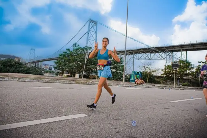 Atleta se prepara para maratona na Noruega