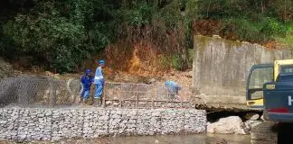 Obra tenta conter erosão no Córrego Senhorinha 2, próximo à Dutra no Aquarius