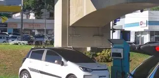 Motoristas são flagrados usando eletropostos da GCM em São José; afinal, a prática é permitida? Motoristas flagrados usando eletropostos da GCM