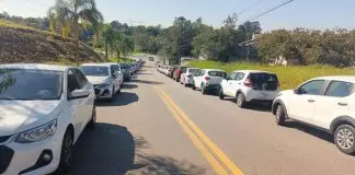 Inauguração do Oba movimenta o Urbanova, mas estacionamento irregular dificulta o trânsito na região Impactos trânsito no entorno do Oba, no Urbanova