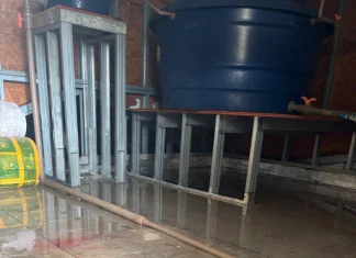 Moradores relatam danos em imóveis após alteração na pressão da água no Urbanova Pressão da água causa danos em imóveis no Urbanova