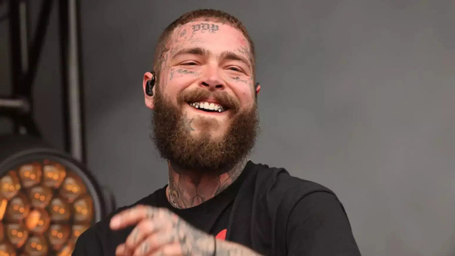Post Malone fará show na final da Copa de 2026
