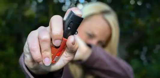 Lei autoriza spray de pimenta para mulheres maiores de 18 anos; veja as regras Spray de pimenta