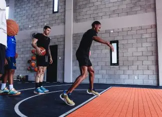 Escola de basquete no Urbanova oferece treinos para todas as idades, em turmas de até seis alunos
