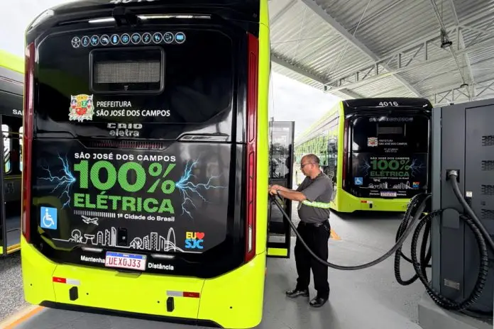 Estação de carregamento de ônibus elétricos