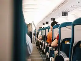 Agressões e conflitos graves dentro de aviões poderão deixar passageiro até 1 ano sem voar avião