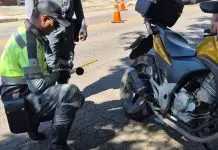 Blitz contra poluição sonora fiscaliza escapamentos de motos na zona sul de São José