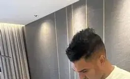 Leilão em prol do Hospital GACC Vale reúne peças autografadas de Neymar, Casemiro e outros atletas; lances iniciam em R$ 300 Casemiro Camisa autografada | Leilão em prol do Hospital GACC Vale