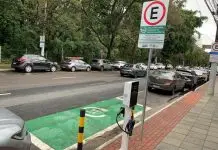 São José instala pontos de recarga para carros elétricos na Zona Azul; serviço funciona 24 horas carregamento-elétrico-e-com-placa