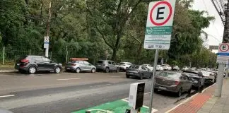 carregamento-elétrico-e-com-placa
