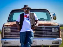 Texano Goldie Pipes faz show gratuito em São José em sua primeira passagem pelo Brasil