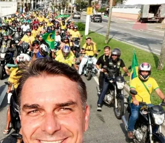 Flávio Bolsonaro e Tarcísio participarão de motociata em São José no dia 11 de outubro Flávio Bolsonaro
