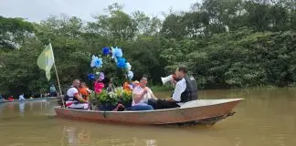 Procissão fluvial reúne barcos e fiéis no Urbanova no Dia de Nossa Senhora Aparecida Procissão Fluvial