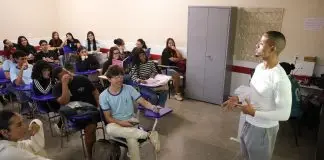 Enem 2026: alunos inscritos automaticamente precisam escolher inglês ou espanhol até este domingo (18) Enem 2026