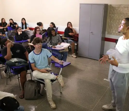 Enem 2026: alunos inscritos automaticamente precisam escolher inglês ou espanhol até este domingo (18) Enem 2026
