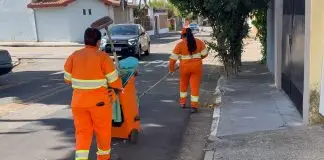 Urbam mobiliza 400 funcionários para retirar santinhos das ruas de São José neste domingo (4) Urbam